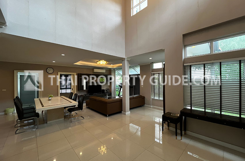 House with Shared Pool in Sukhumvit 